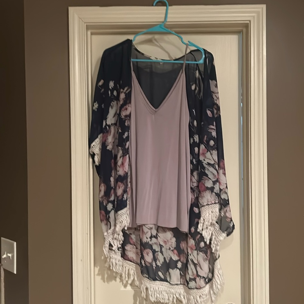 Mauve pink tank top with floral shawl